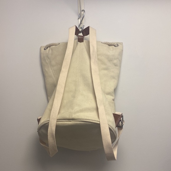 A&F Drawstring Bucket Backpack - Picture 3 of 8